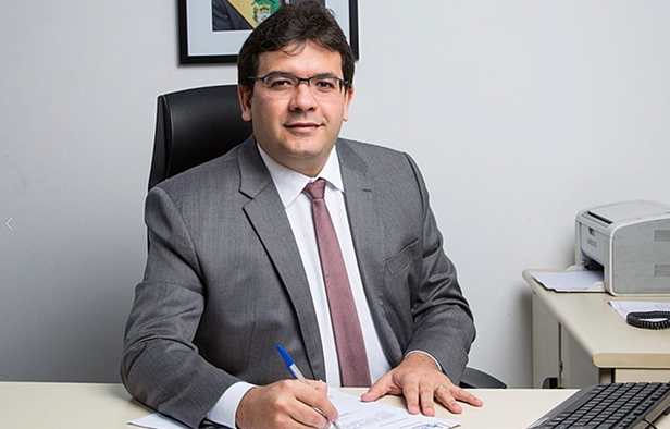 Rafael Fonteles trabalhando